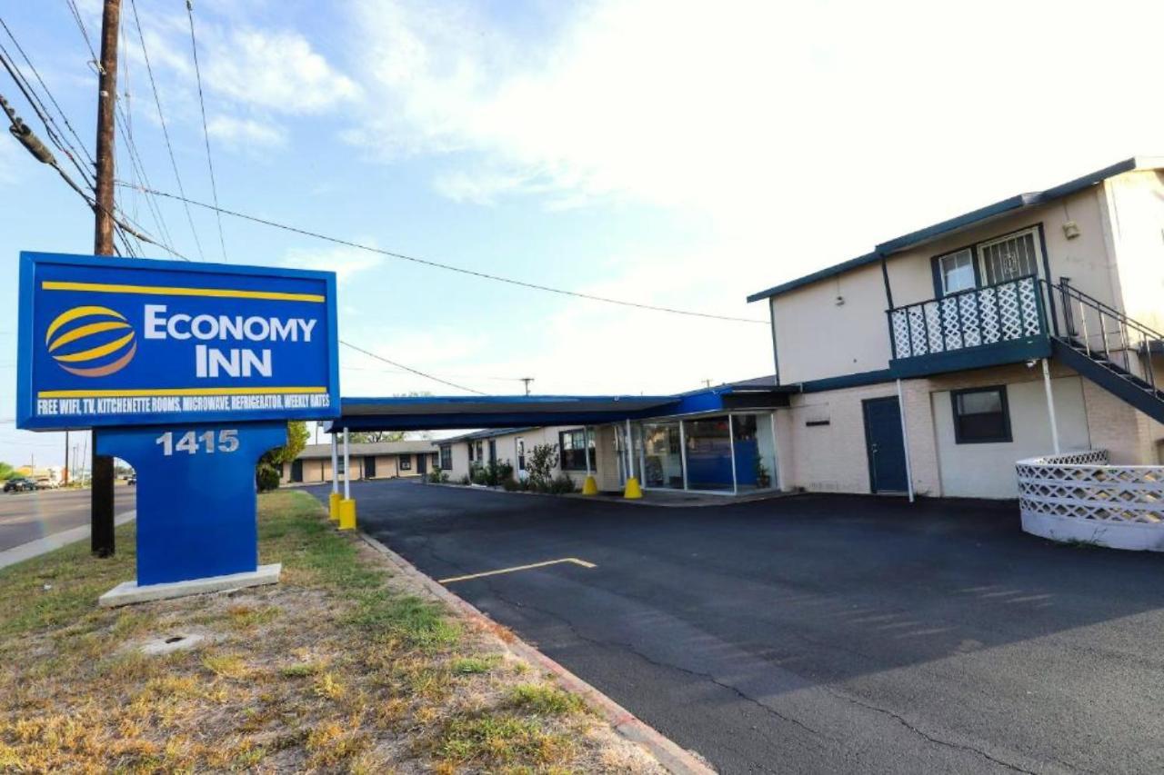 Economy Inn Кингсвилл Экстерьер фото