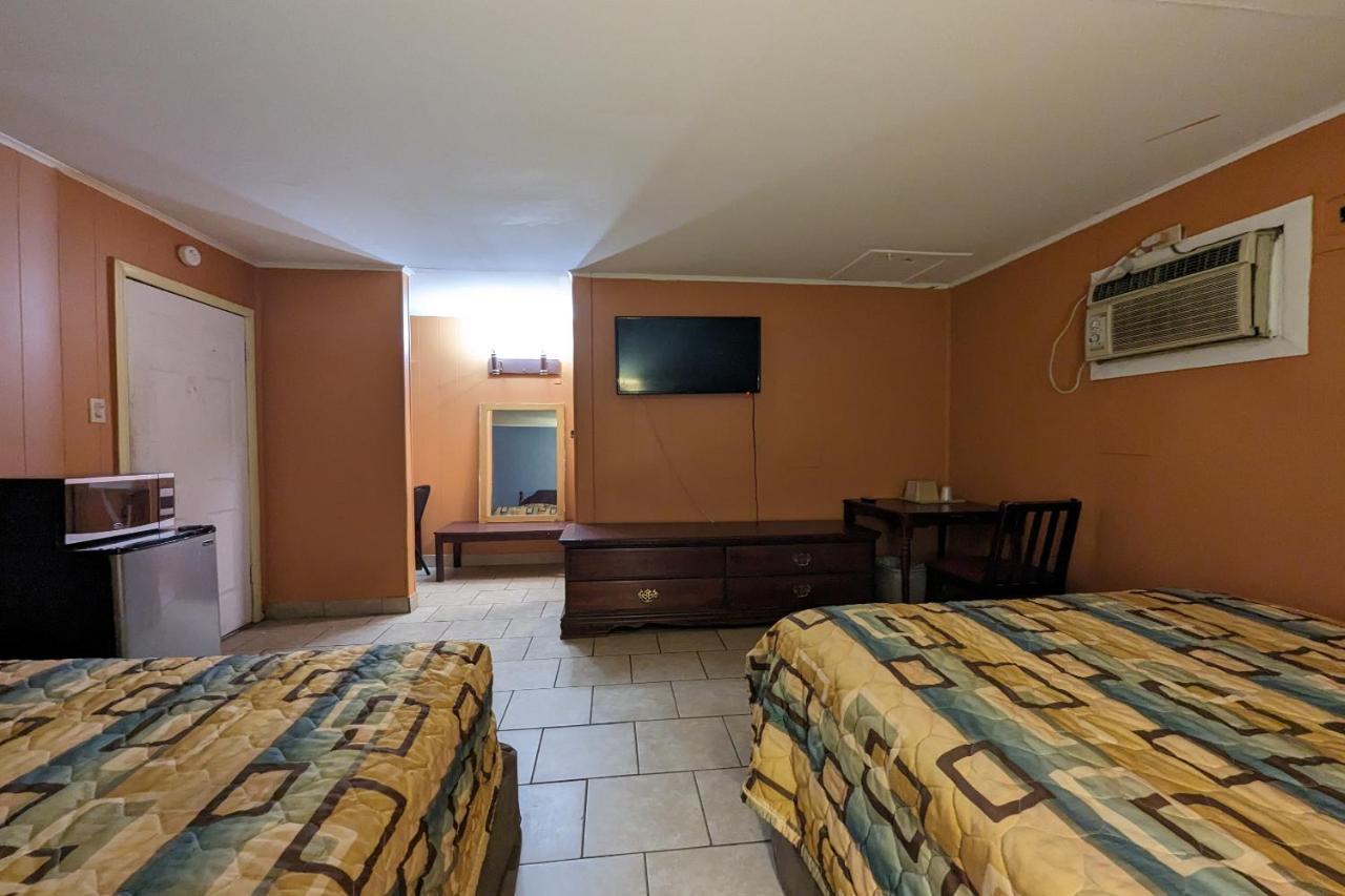 Economy Inn Кингсвилл Экстерьер фото