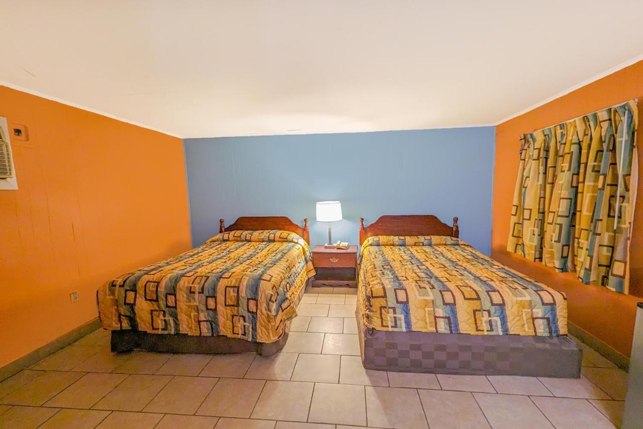 Economy Inn Кингсвилл Экстерьер фото