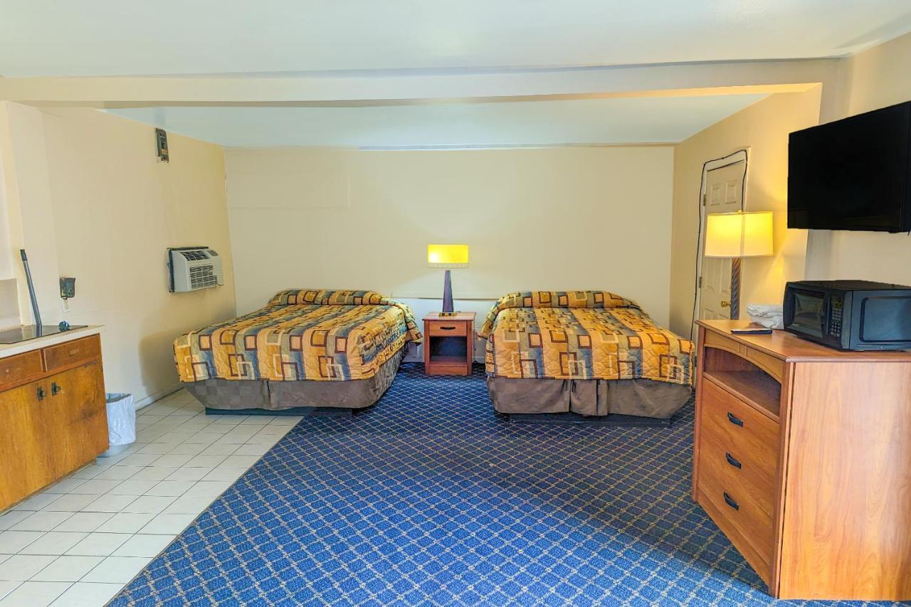 Economy Inn Кингсвилл Экстерьер фото