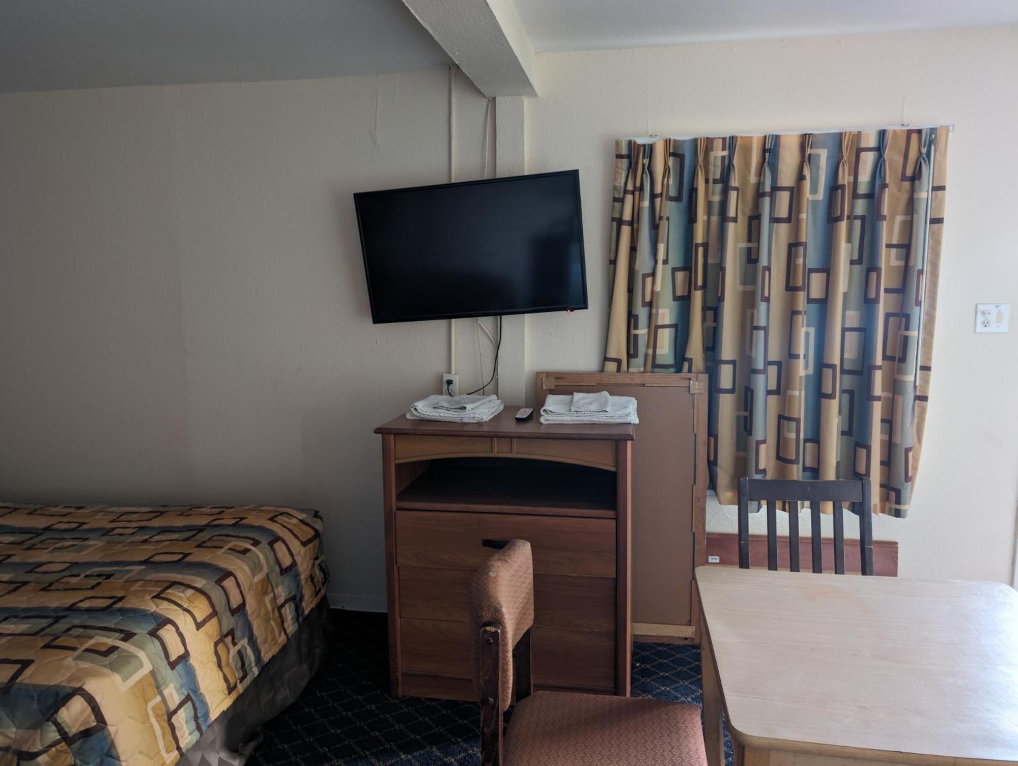Economy Inn Кингсвилл Экстерьер фото