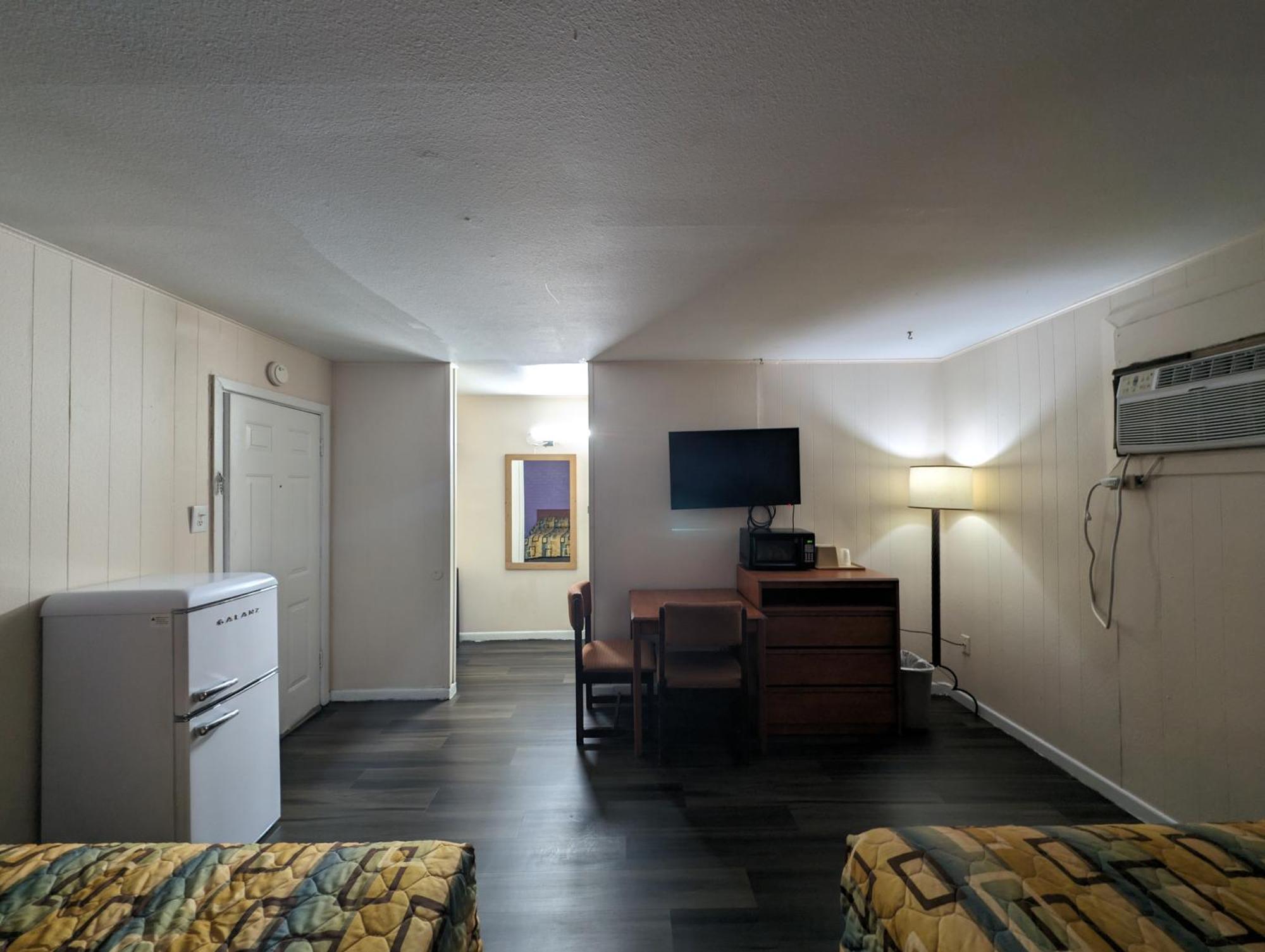 Economy Inn Кингсвилл Экстерьер фото