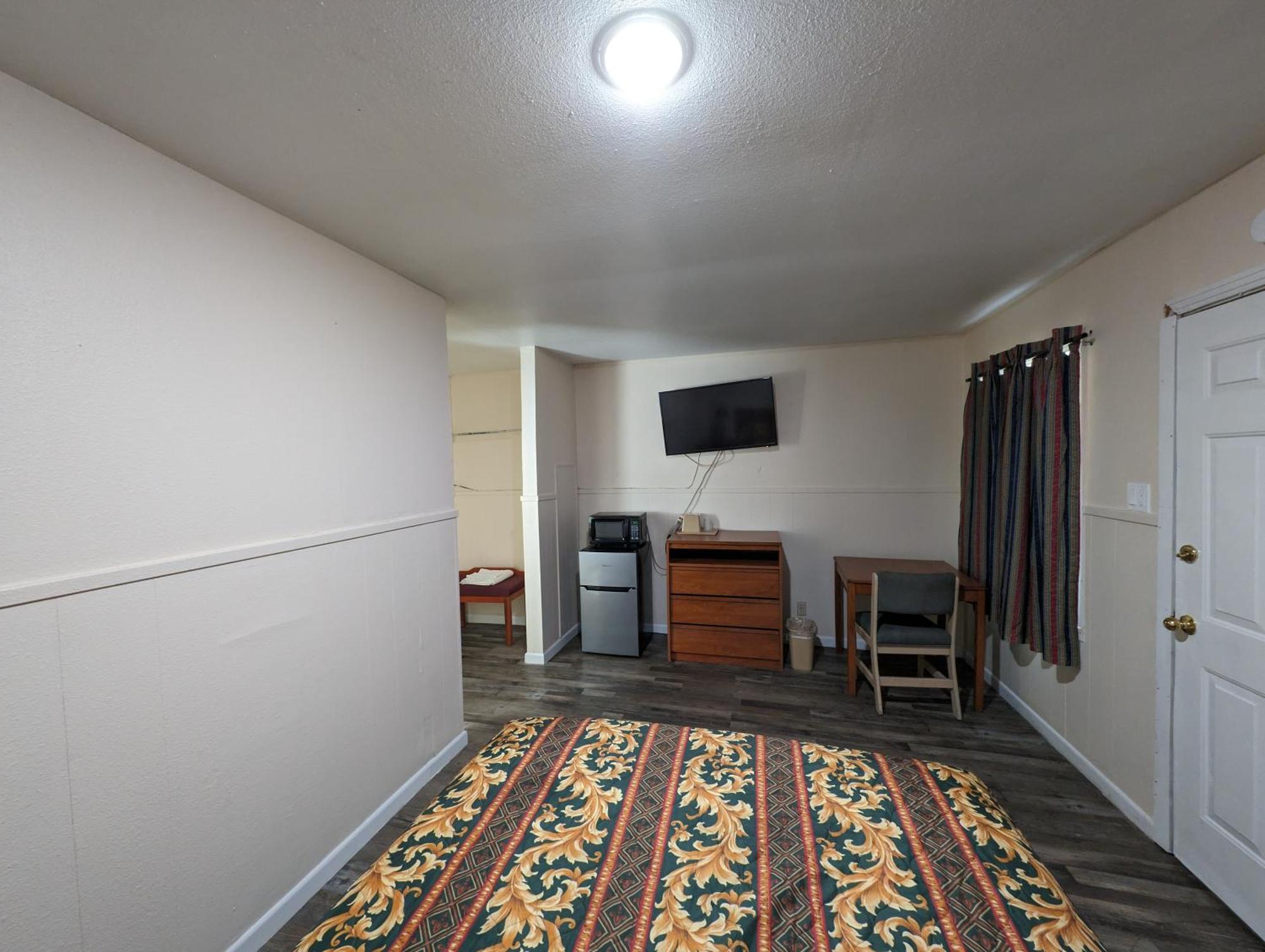 Economy Inn Кингсвилл Экстерьер фото